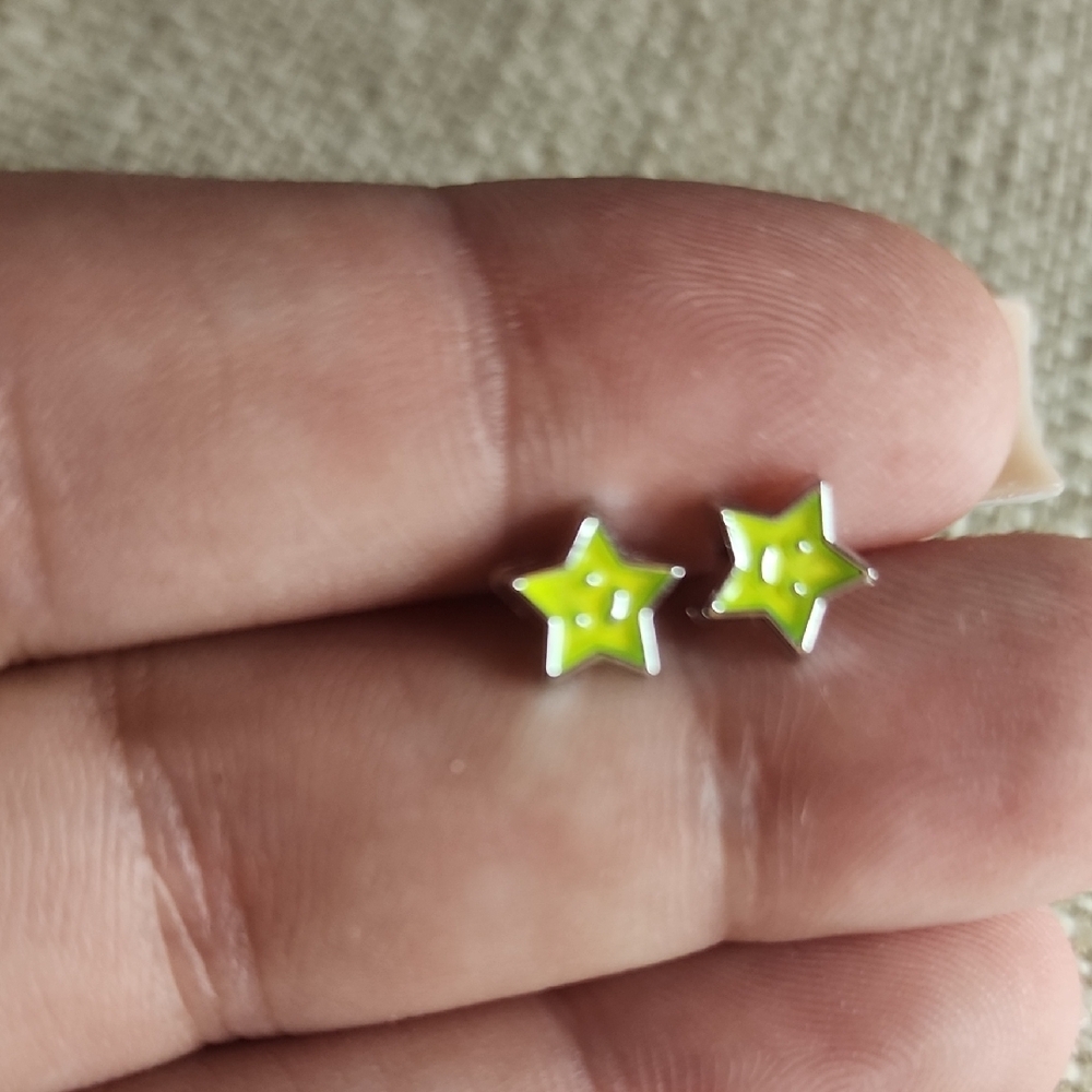 Star-Shaped Earrings - Silver and Green